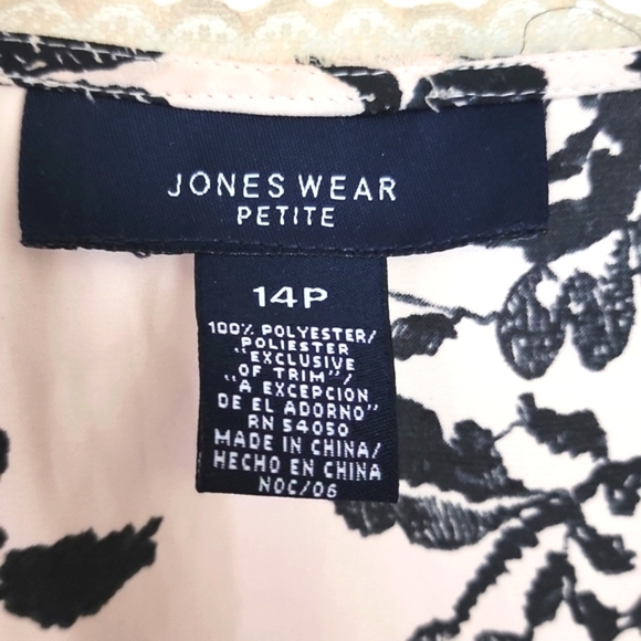 Jones New York. Womens Top Size 14 P Lightweight Light Pink Color - Picture 7 of 7